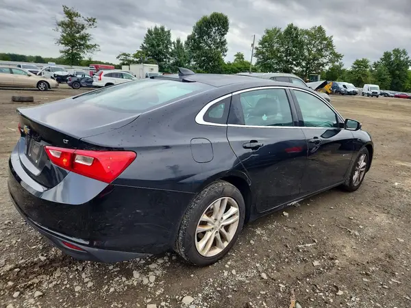 1G1ZE5ST3HF110216 — 2017 Chevrolet Malibu, фото 3 с аукциона Copart 07.10.2026, Механические повреждения