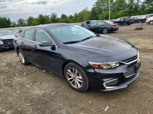 1G1ZE5ST3HF110216 — 2017 Chevrolet Malibu, фото 4 с аукциона Copart 07.10.2026, Механические повреждения