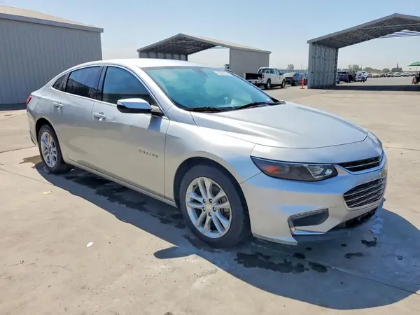1G1ZD5ST2JF261959 — 2018 Chevrolet Malibu, фото 4 с аукциона Copart 01.10.2026, Мелкие вмятины и царапины