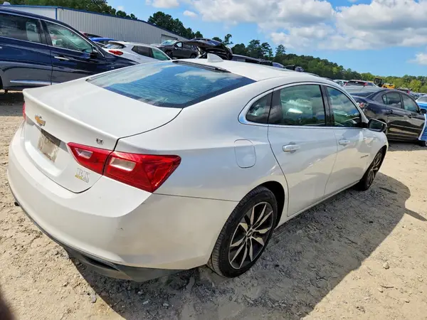 1G1ZD5ST5JF282479 — 2018 Chevrolet Malibu, фото 3 с аукциона Copart, Передняя часть
