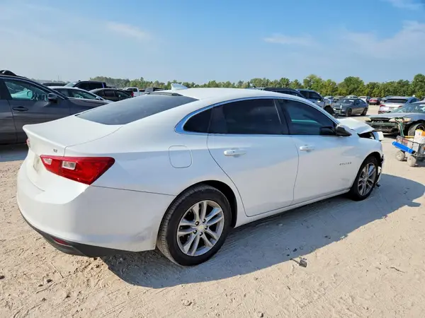 1G1ZD5ST0JF139469 — 2018 Chevrolet Malibu, фото 3 с аукциона Copart, Передняя часть