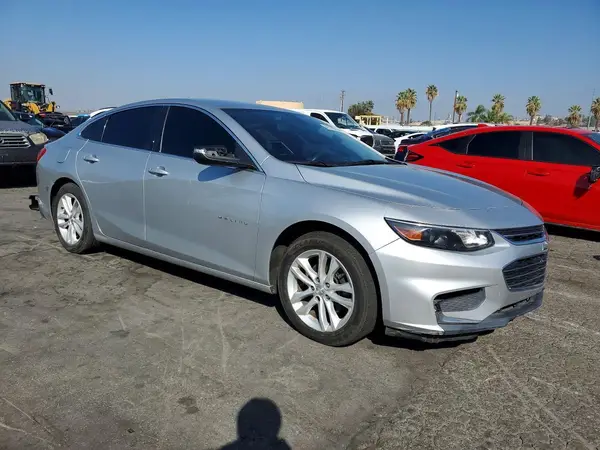 1G1ZD5ST8JF275042 — 2018 Chevrolet Malibu, фото 4 с аукциона Copart 28.09.2026, Мелкие вмятины и царапины