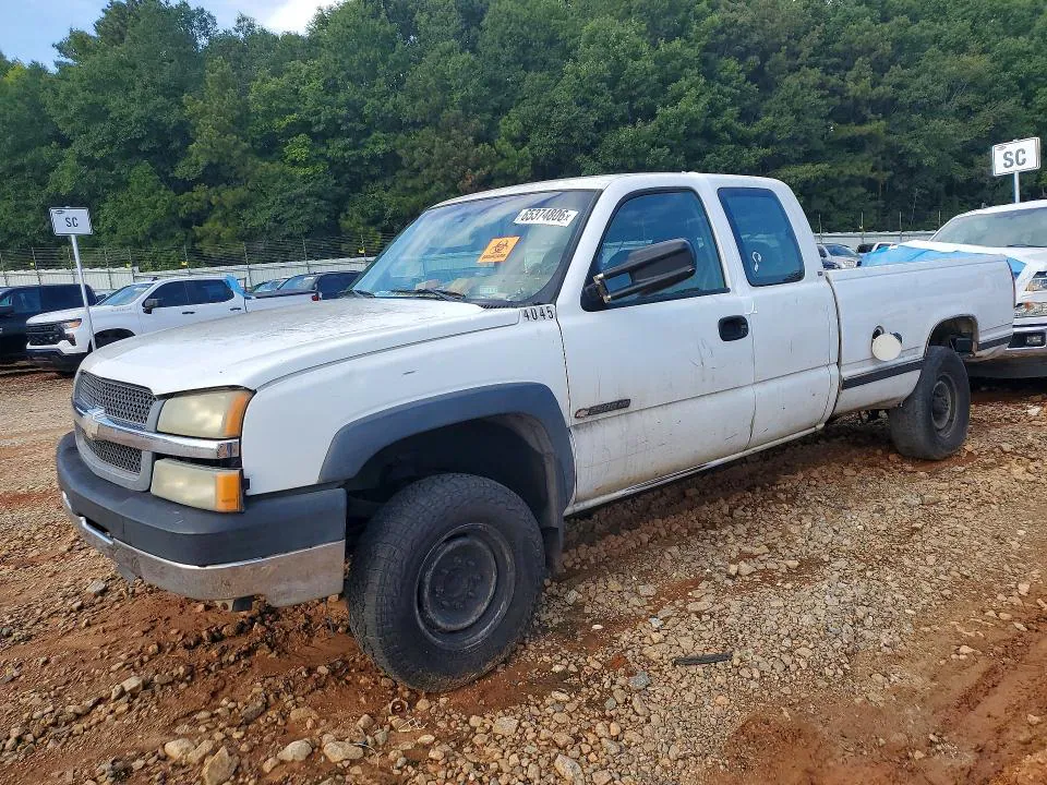 2004 CHEVROLET SILVERADO VIN 1GBHC29U14E388106 фото 1