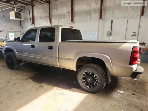 2005 Chevrolet Silverado K2500 Heavy Duty VIN 1GCHK23205F849457 фото 2