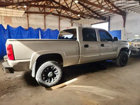 2005 Chevrolet Silverado K2500 Heavy Duty VIN 1GCHK23205F849457 фото 3
