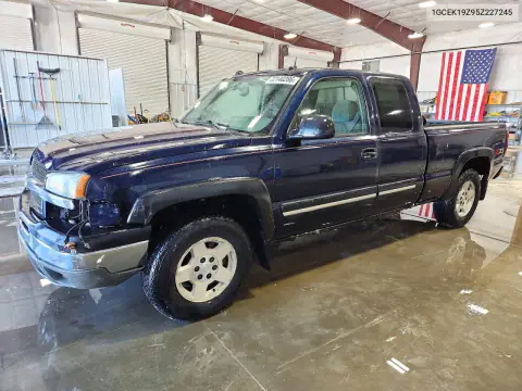 2005 Chevrolet Silverado K1500 VIN 1GCEK19Z95Z227245 фото 1