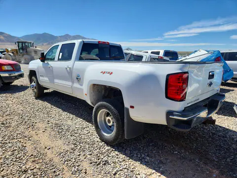 2015 Chevrolet Silverado VIN 1GC4KZC82FF561016 фото 2