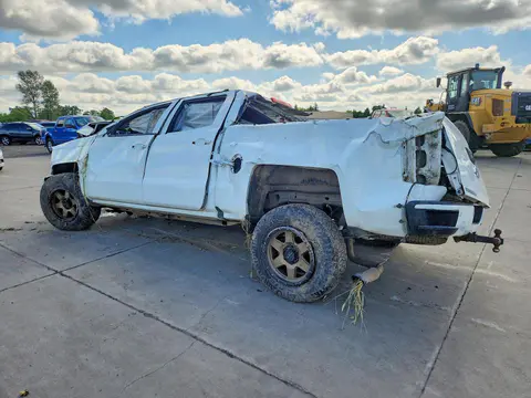 2018 Chevrolet Silverado VIN 3GCUKREC8JG642997 фото 2