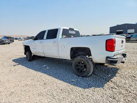 2018 Chevrolet Silverado VIN 1GCUKREC0JF250100 фото 2