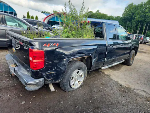 2018 Chevrolet Silverado VIN 1GCVKREC0JZ242811 фото 3