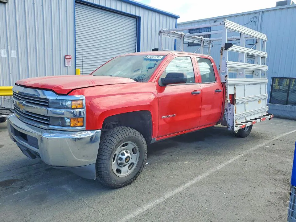 2018 Chevrolet Silverado VIN 1GC2KUEG0JZ229775 фото 1