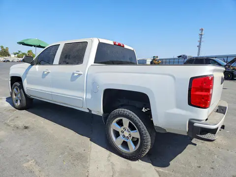 2018 Chevrolet Silverado VIN 3GCUKREC3JG297829 фото 2