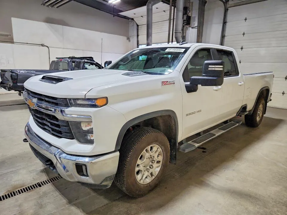 2024 Chevrolet Silverado VIN 1GC4YTE70RF296732 фото 1