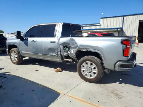 2024 Chevrolet Silverado K2500 High Country VIN 2GC4YREY3R1218481 фото 2