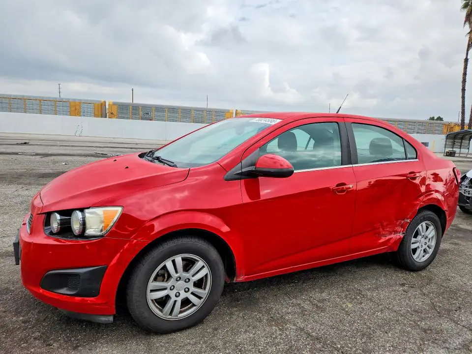 1G1JC5SH6D4231097 Chevrolet Sonic 2013 — повреждение Боковая часть, фото до ремонта