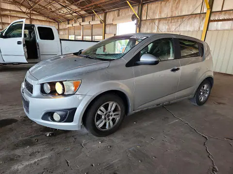 1G1JC6SHXF4125065 — 2015 Chevrolet Sonic, Передняя часть, фото до ремонта