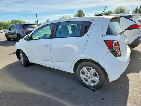 2016 Chevrolet Sonic VIN 1G1JA6SG2G4174775 фото 2