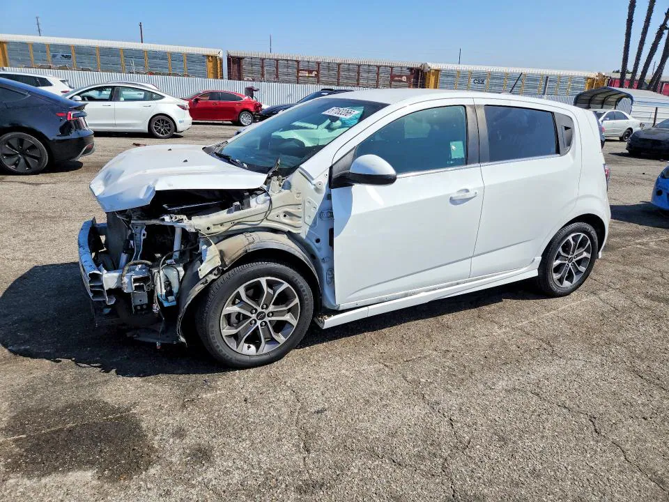 2018 Chevrolet Sonic VIN 1G1JD6SB1J4125697 фото 1