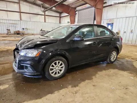 1G1JD5SB6L4135137 — 2020 Chevrolet Sonic, Передняя часть, фото до ремонта
