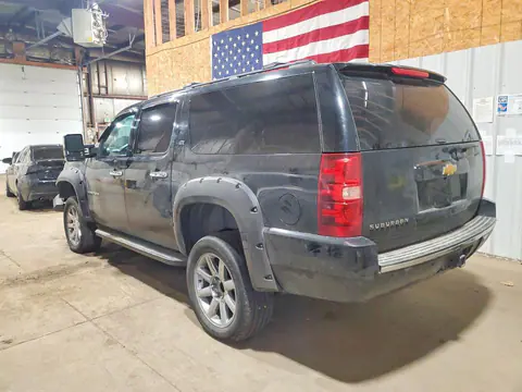 2014 Chevrolet Suburban VIN 1GNSKKE71ER225784 фото 2