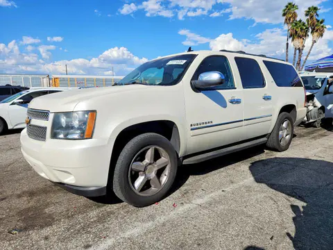 1GNSCKE09ER213527 — 2014 Chevrolet Suburban, Мелкие вмятины и царапины (Minor Dent/Scratches), фото до ремонта