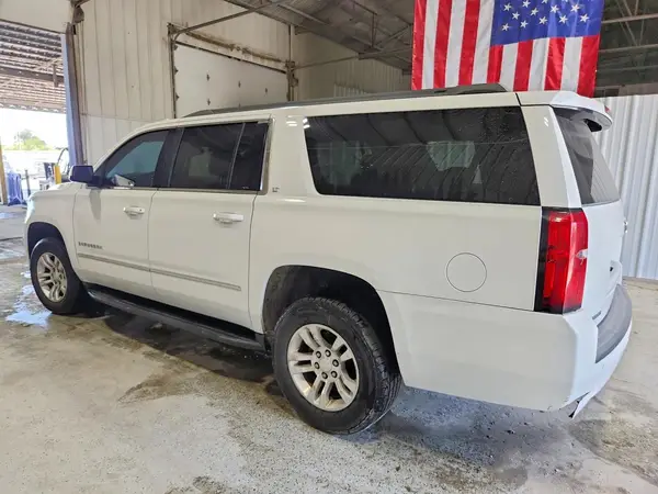 1GNSCHKC3HR323611 — 2017 Chevrolet Suburban, фото 2 с аукциона Copart 29.09.2026, Механические повреждения