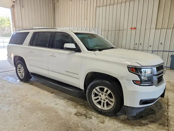1GNSCHKC3HR323611 — 2017 Chevrolet Suburban, фото 4 с аукциона Copart 29.09.2026, Механические повреждения
