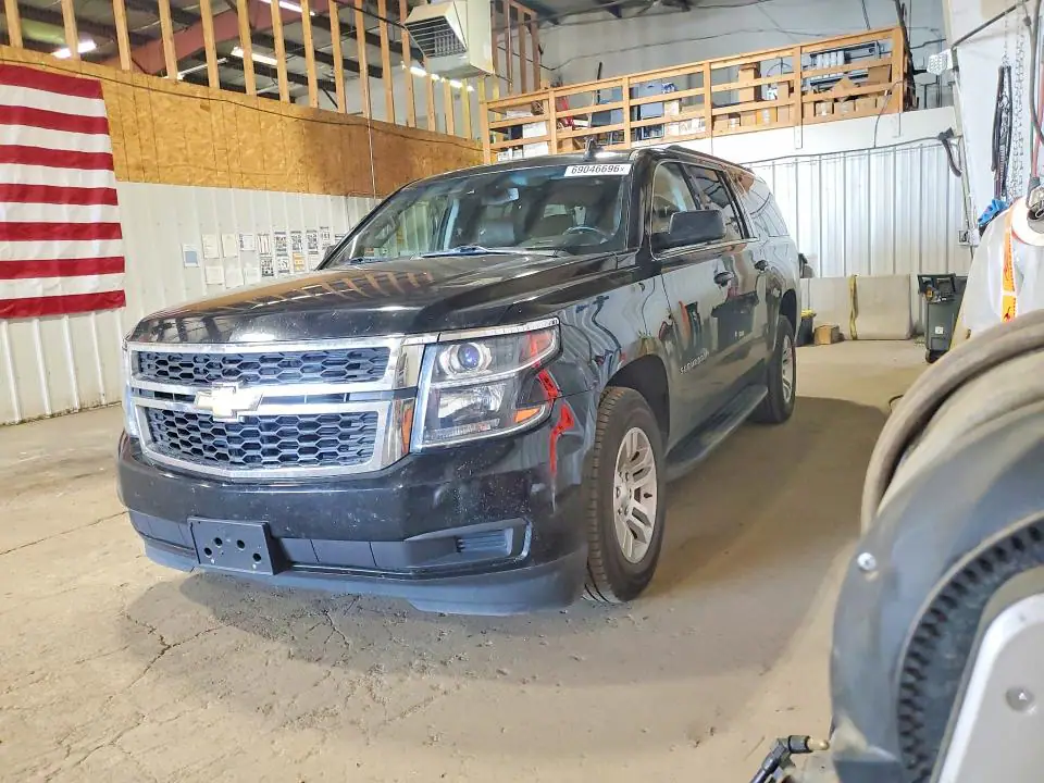 1GNSKHKC0HR242620 Chevrolet Suburban 2017 — повреждение Естественный износ, фото до ремонта