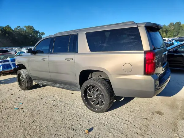 1GNSKHKC7JR154122 — 2018 Chevrolet Suburban, фото 2 с аукциона Copart, Передняя часть