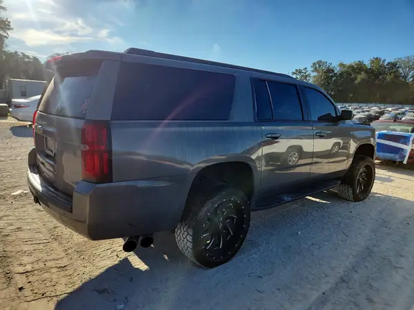 1GNSKHKC7JR154122 — 2018 Chevrolet Suburban, фото 3 с аукциона Copart, Передняя часть