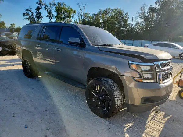 1GNSKHKC7JR154122 — 2018 Chevrolet Suburban, фото 4 с аукциона Copart, Передняя часть