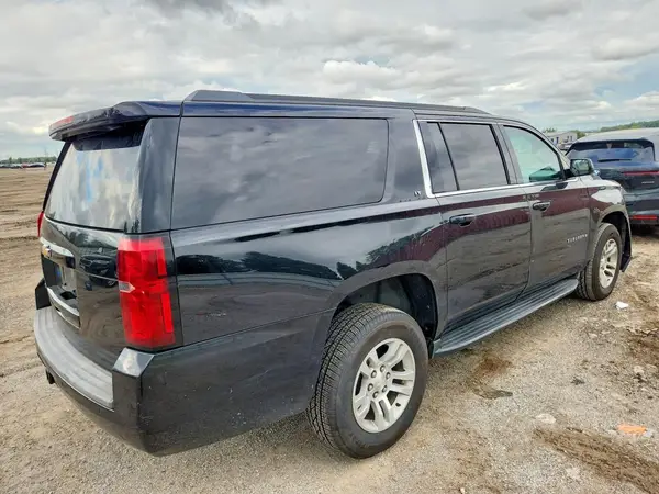 1GNSKHKC6JR266006 — 2018 Chevrolet Suburban, фото 3 с аукциона Copart 13.10.2026, Передняя часть