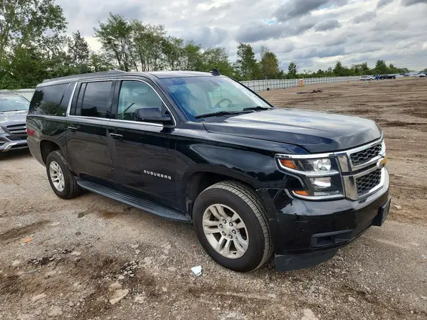 1GNSKHKC6JR266006 — 2018 Chevrolet Suburban, фото 4 с аукциона Copart 13.10.2026, Передняя часть