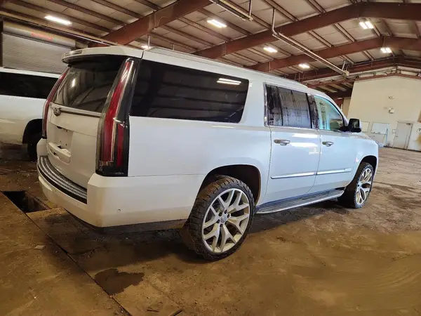 1GNSKHKC5KR342459 — 2019 Chevrolet Suburban, фото 3 с аукциона Copart, Передняя часть