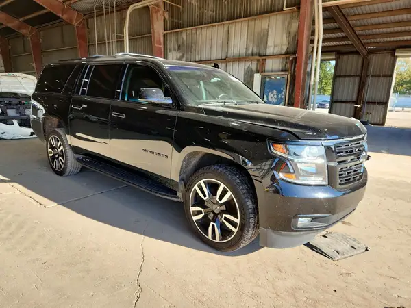 1GNSCHKC5KR353782 — 2019 Chevrolet Suburban, фото 4 с аукциона Copart, Передняя часть