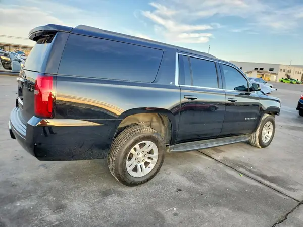 1GNSKHKCXKR367812 — 2019 Chevrolet Suburban, фото 3 с аукциона Copart 01.10.2026, Передняя часть