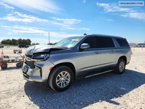1GNSCBKD5RR137558 — 2024 Chevrolet Suburban, Передняя часть, фото до ремонта