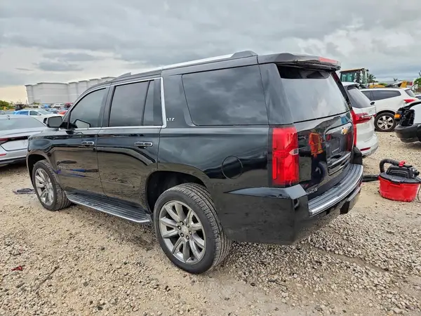 1GNSCCKC4GR206914 — 2016 Chevrolet Tahoe, фото 2 с аукциона Copart 02.10.2026, Мелкие вмятины и царапины