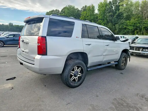 1GNSKBKC1HR287594 — 2017 Chevrolet Tahoe, фото 3 с аукциона Copart, Передняя часть