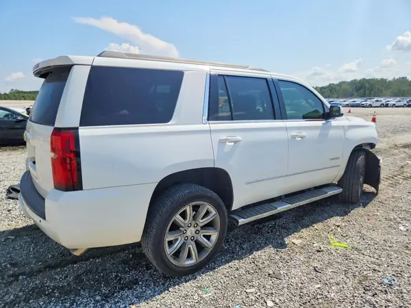 1GNSCBKC1HR383738 — 2017 Chevrolet Tahoe, фото 3 с аукциона Copart, Передняя часть