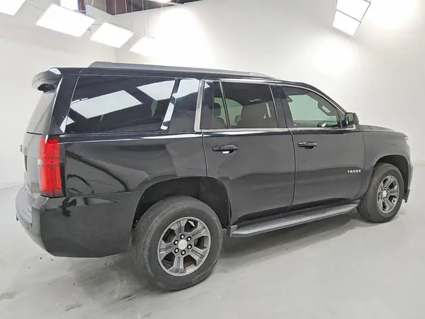 1GNSKAKC4JR120033 — 2018 Chevrolet Tahoe, фото 3 с аукциона Copart 29.09.2026, Механические повреждения