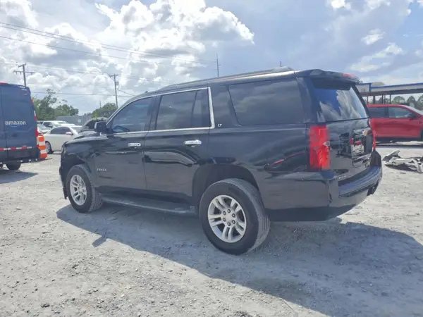 1GNSCBKC5JR122473 — 2018 Chevrolet Tahoe, фото 2 с аукциона Copart 13.10.2026, Мелкие вмятины и царапины