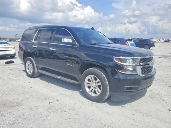 1GNSCBKC5JR122473 — 2018 Chevrolet Tahoe, фото 4 с аукциона Copart 13.10.2026, Мелкие вмятины и царапины