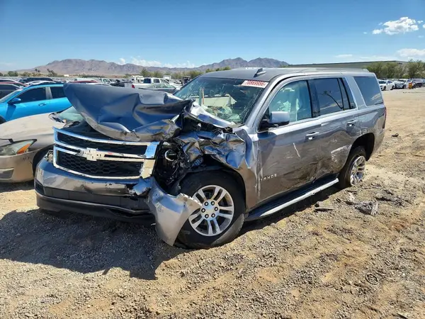 1GNSCAKC1JR200869 — 2018 Chevrolet Tahoe, Боковая часть (Side), фото до ремонта