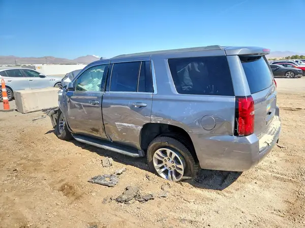 1GNSCAKC1JR200869 — 2018 Chevrolet Tahoe, фото 2 с аукциона Copart, Боковая часть