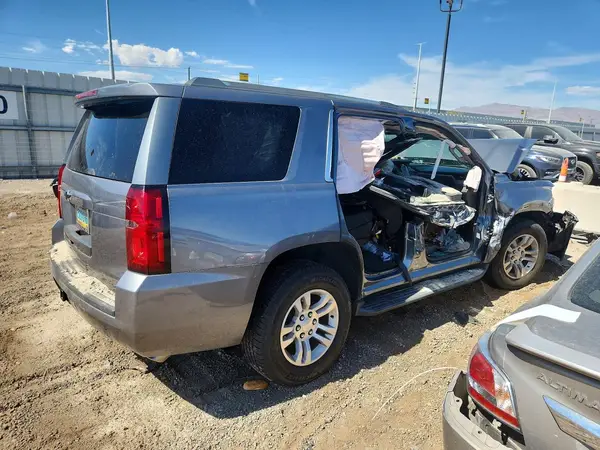 1GNSCAKC1JR200869 — 2018 Chevrolet Tahoe, фото 3 с аукциона Copart, Боковая часть