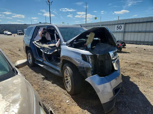 1GNSCAKC1JR200869 — 2018 Chevrolet Tahoe, фото 4 с аукциона Copart, Боковая часть