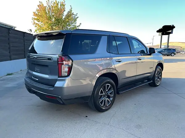 1GNSKPKD8MR284126 — 2021 Chevrolet Tahoe, фото 4 с аукциона Copart, Мелкие вмятины и царапины