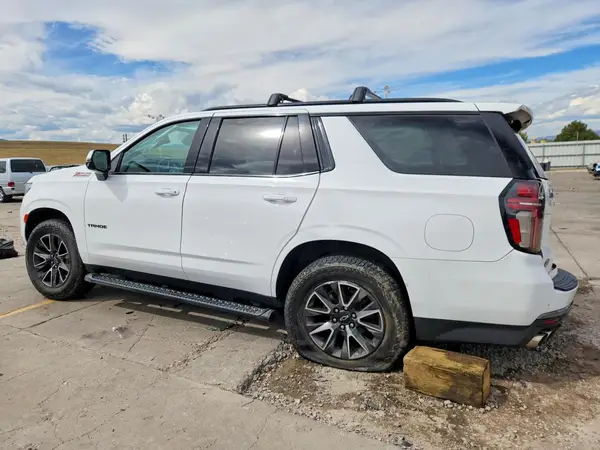 1GNSKPKL5NR136329 — 2022 Chevrolet Tahoe, фото 2 с аукциона Copart, Боковая часть