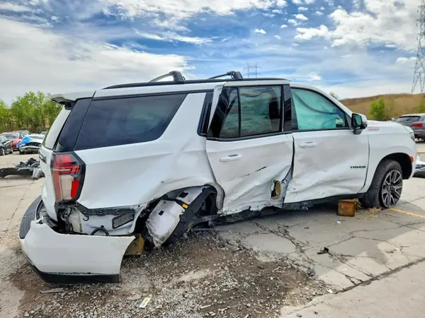 1GNSKPKL5NR136329 — 2022 Chevrolet Tahoe, фото 3 с аукциона Copart, Боковая часть